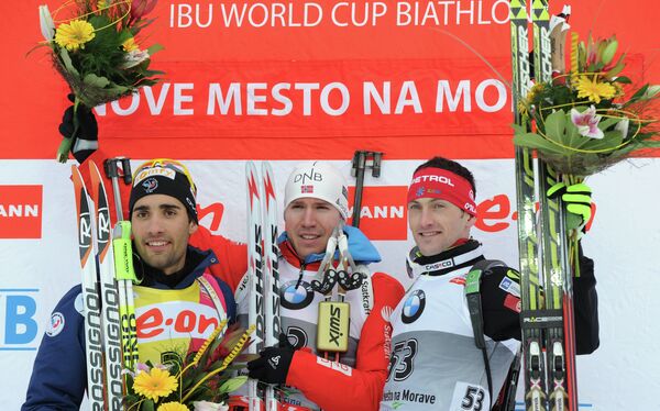 Слева направо: француз Мартен Фуркад (серебряная медаль), норвежец Эмиль Хегле Свендсен (золотая медаль) и словенский спортсмен Яков Фак (бронзовая медаль).