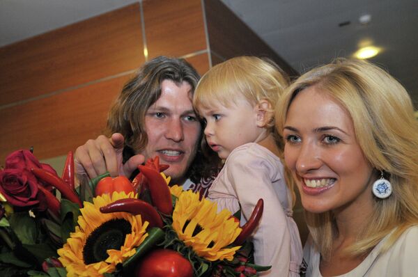Иван Ухов с женой Полиной и дочерью Меланией