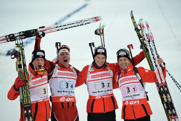 Норвежские биатлонисты Тарьей Бе и Эмиль Хегле Свендсен, Хенрик Л'Абе-Лунд, Уле Эйнар Бьорндален (слева направо)
