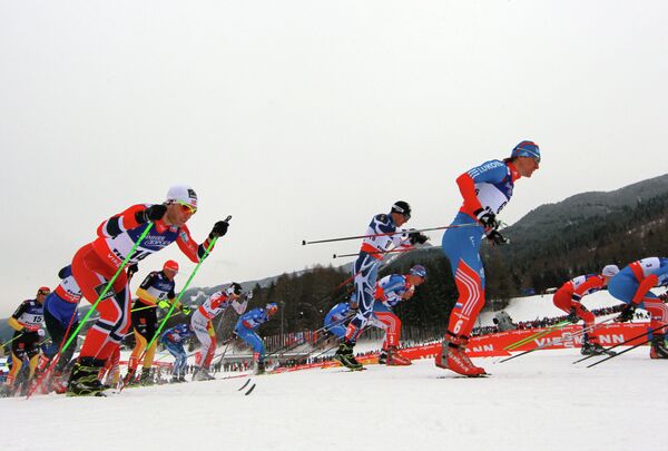 Россиянин Максим Вылегжанин на дистанции мужского скиатлона