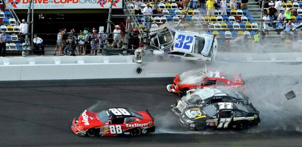 Авария в NASCAR
