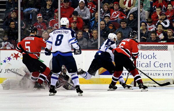 Игровой момент матча НХЛ Виннипег Джетс - Нью-Джерси Девилз