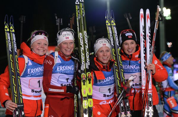 Норвежки Хильде Фенне, Тура Бергер, Тириль Экхофф и Анн-Кристин Офедт Флатланн (слева направо)