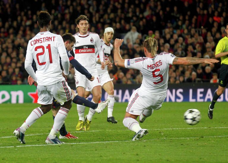 Игровой момент матча Барселона - Милан