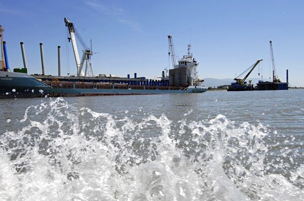 Судно из Антверпена прибыло в гавань нового грузового порта Сочи