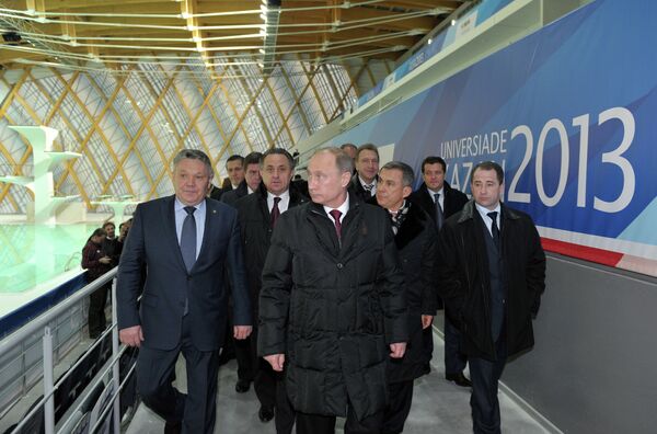 Владимир Путин (в центре на первом плане), Михаил Бабич, Рустам Минниханов и Виталий Мутко (cправа налево на втором плане)