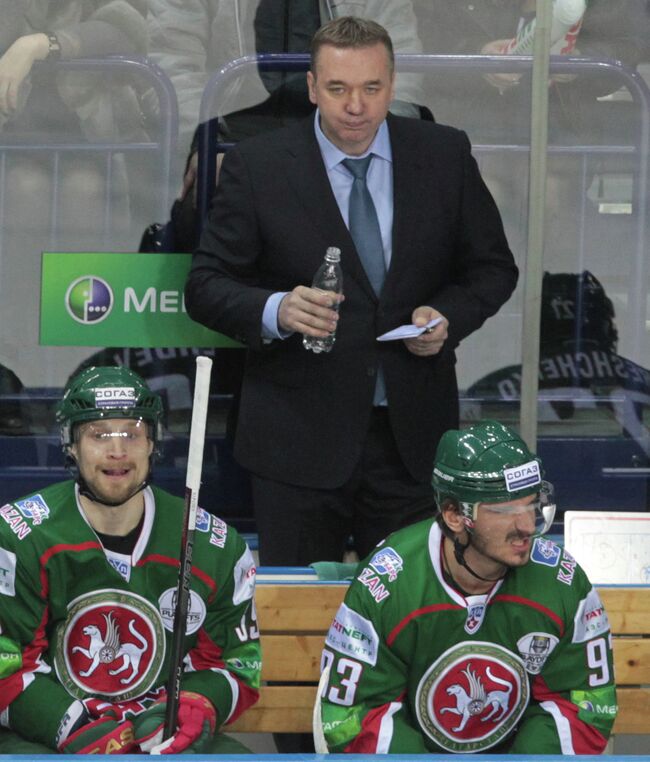 Валерий Белов (в центре)