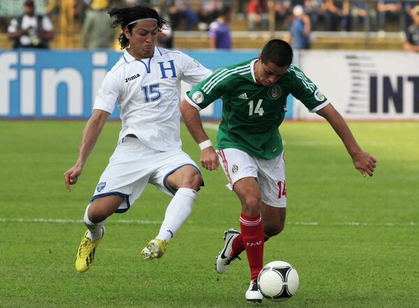 Игровой момент матча Мексика-Гондурас