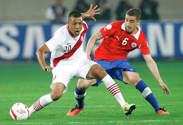 Игровой момент матча Перу - Чили