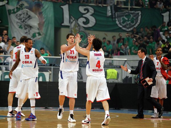 Баскетболисты ЦСКА Сонни Уимз, Виктор Хряпа, Милош Теодосич и Аарон Джексон (слева направо)