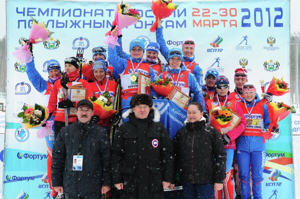 ризеры женской эстафеты чемпионата России по лыжным гонкам