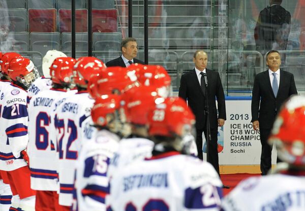Владимир Путин посетил открытие юниорского ЧМ по хоккею в Сочи
