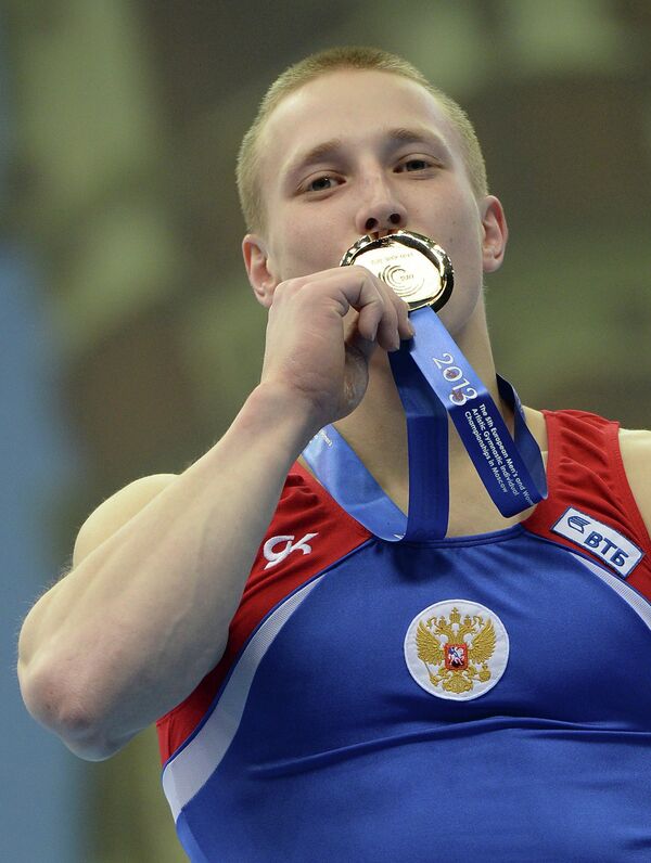 Российский гимнаст Денис Аблязин, завоевавший золотую медаль в опорном прыжке