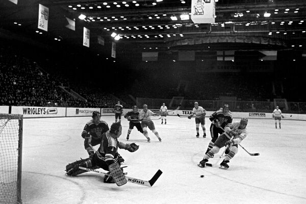 Игровой момент матча СССР - Финляндия