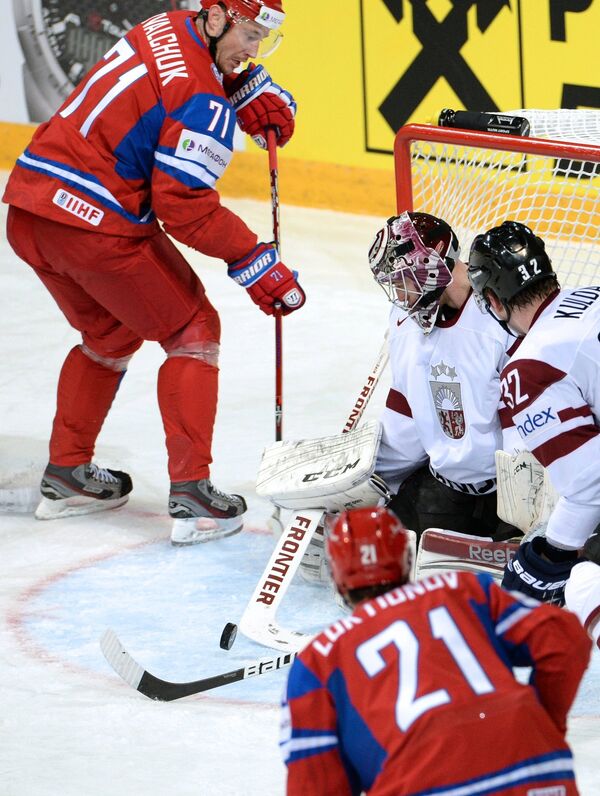 Игровой момент матча Россия - Латвия