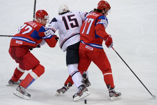 Игровой момент матча Россия - США