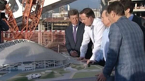 Путин показал Кэмерону макет стадиона, где пройдут открытие и закрытие ОИ-2014