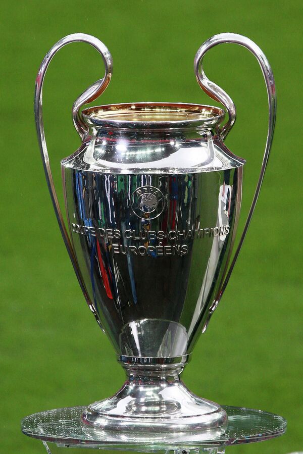 Главный серебряный кубок финала Лиги чемпионов УЕФА в Лондоне