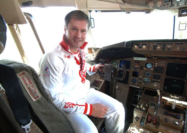 Алексей Немов в самолете Boeing-767-300