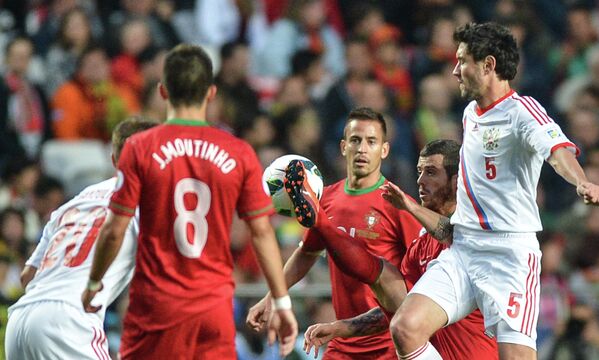 Игровой момент матча Португалия - Россия