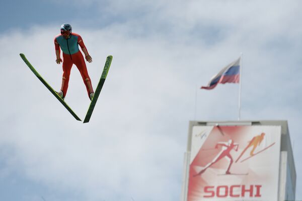 Спортсмен во время тренировки сборной России по прыжкам с трамплина