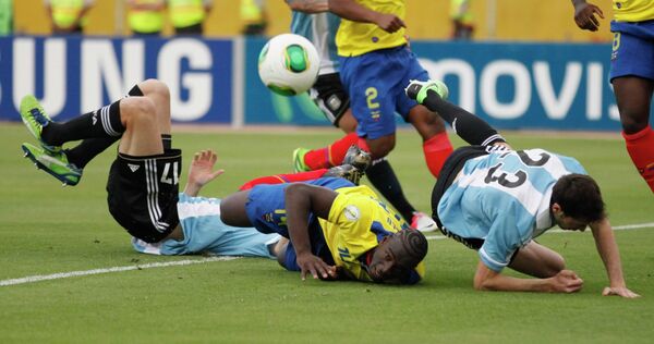 Игровой момент матча Эквадор - Аргентина
