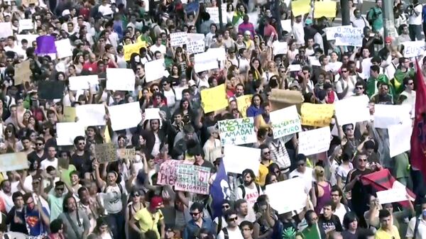 Бразильцы вышли на улицы протестовать против расходов на ЧМ-2014 и ОИ-2016