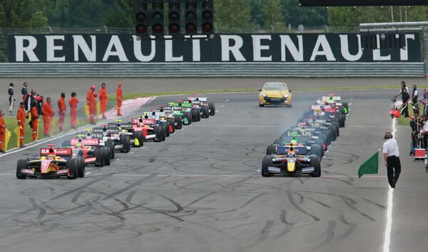 Старт Гран-при в мировой серии Рено. Формула-Renault 3,5