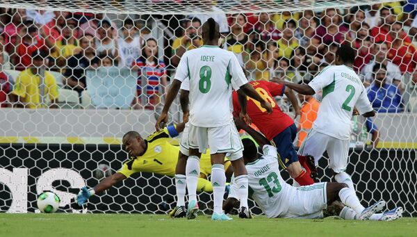 Игровой момент матча Испания - Нигерия