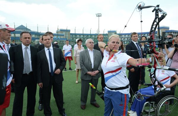 Д.Медведев посетил тренировочную базу паралимпийцев Ока
