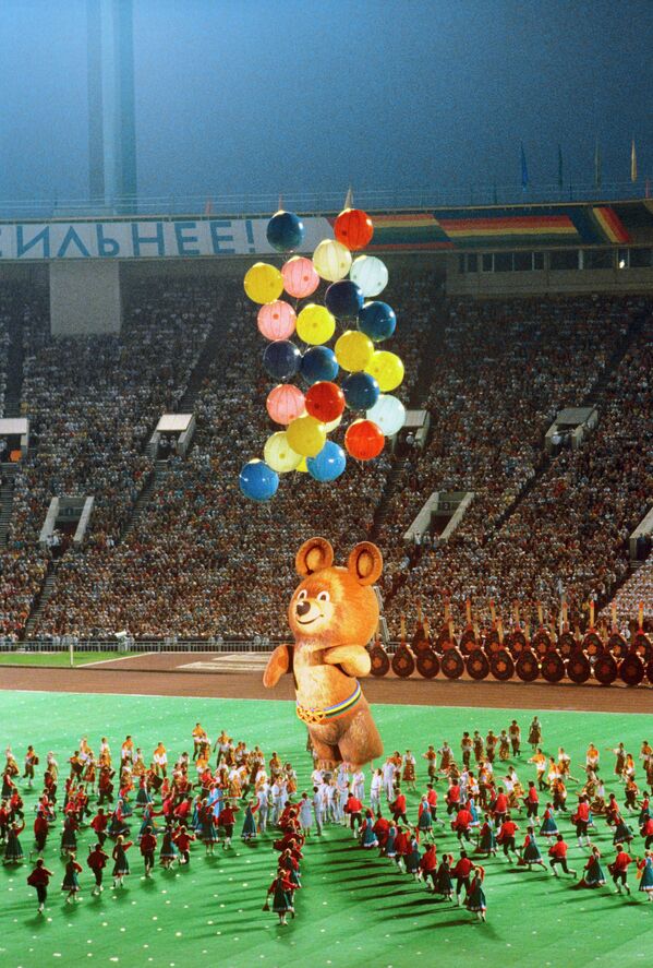 Мишка - символ Олимпиады 80. Торжественное закрытие XXII летних Олимпийских игр