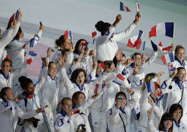 Делегация сборной Франции во время парада спортсменов на церемонии открытия XXVII Всемирной летней Универсиады 2013