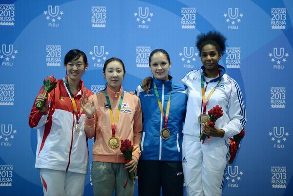 Сунь Ивэй (Китай) - серебряная медаль, Син А Лам (Корея) - золотая медаль, Симона Поп (Румыния) и Мари Кандассами (Франция) - бронзовые медали (слева направо)