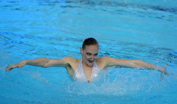 Светлана Ромашина (Россия) выступает в произвольной программе финальных соревнований по синхронному плаванию