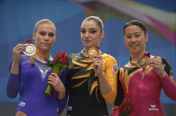 Ксения Афанасьева, Алия Мустафина и Ким Буи (слева направо)