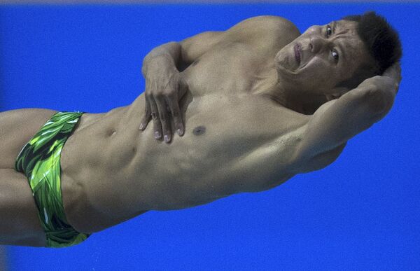 Герман Саул Санчес (Мексика) в финале соревнований по прыжкам в воду