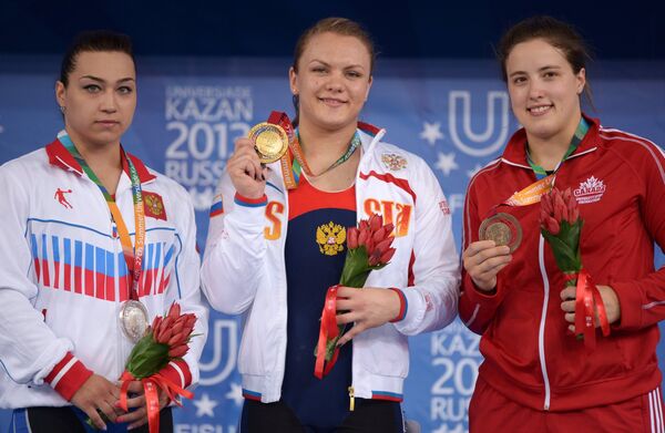 Надежда Евстюхина, Ольга Зубова и Мари-Ив Бошемин-Надо (слева направо)