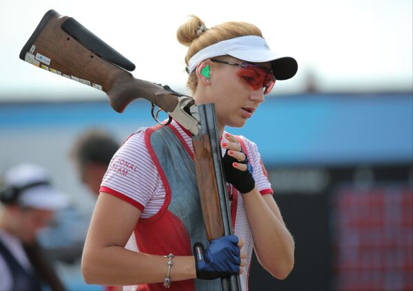 Татьяна Барсук (Россия) перед началом полуфинальных соревнований по стендовой стрельбе
