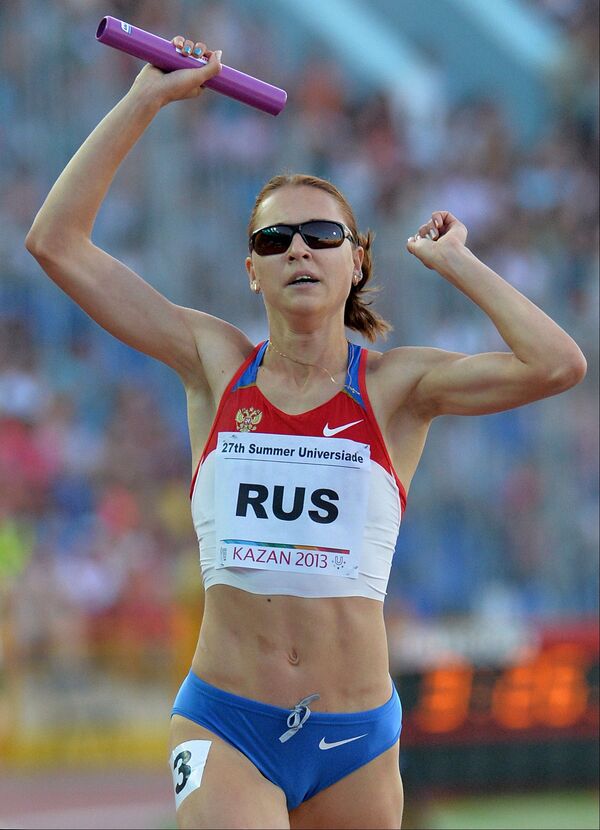 Ксения Усталова (Россия) в финальном забеге эстафеты 4х400 м
