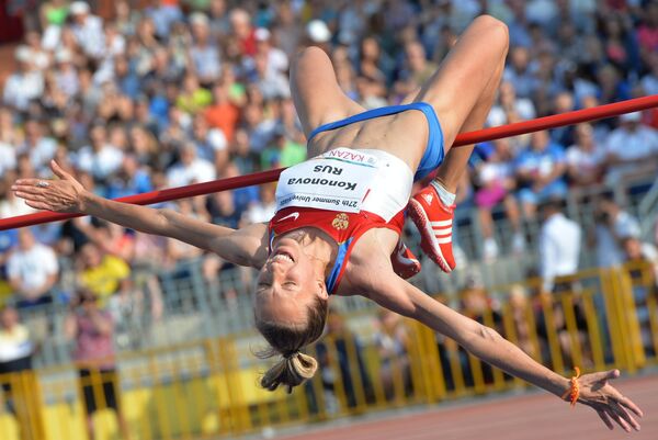 Евгения Кононова (Россия) в финальных соревнованиях по прыжкам в высоту