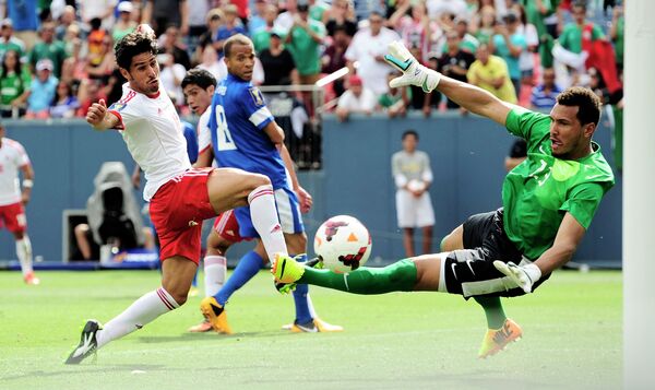 Игровой момент матча Мексика - Мартиника