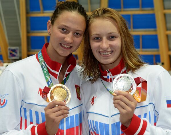 Виктория Андреева и Вероника Попова (слева направо)