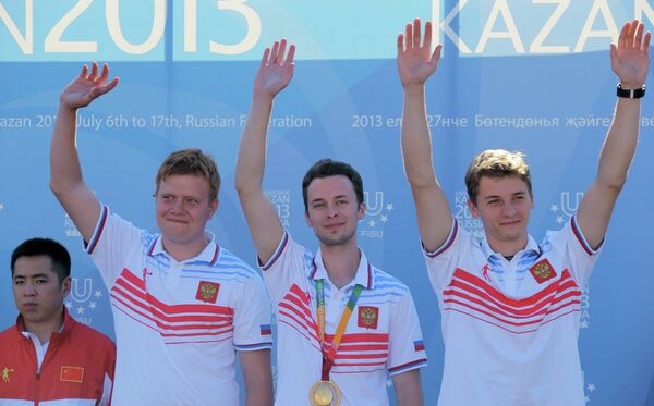 Российские спортсмены, завоевавшие бронзовые медали на соревнованиях из пневматической винтовки лежа