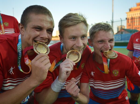 Российские спортсмены, завоевавшие золотые медали мужского турнира по хоккею на траве