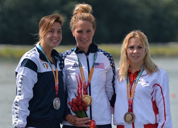 Слева направо: итальянка Аврора Понсель (серебряная медаль), американка Эшли Твичелл (золотая медаль) и хорватская спортсменка Карла Ситич (бронзовая медаль)