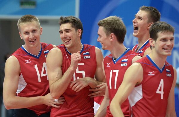 Игроки сборной России радуются победе