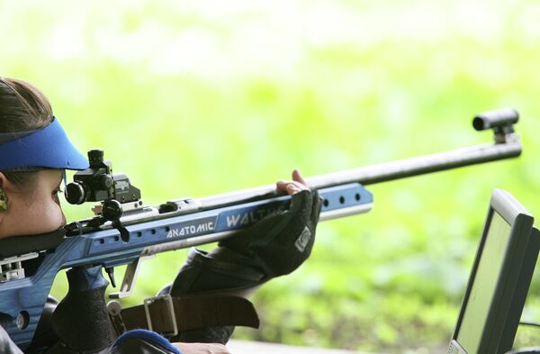 Россиянка Татьяна Юшкова принимает участие в соревнованиях по пулевой стрельбе из малокалиберной винтовки