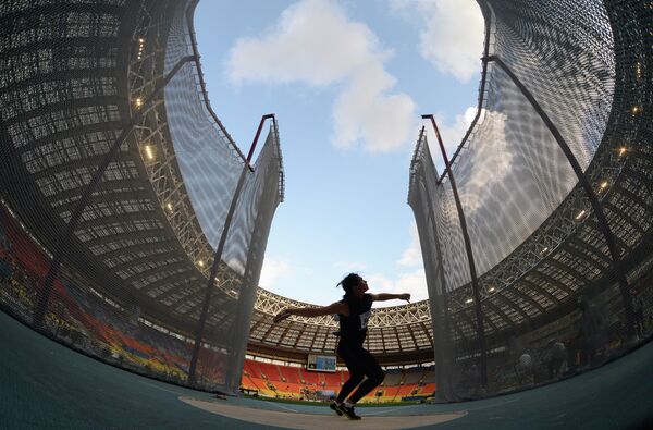 Светлана Сайкина в финальных соревнованиях по легкой атлетике в метании диска среди женщин