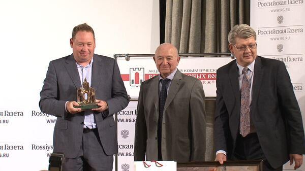 Газзаев и Симонян вручали Слуцкому награду лучшего тренера России