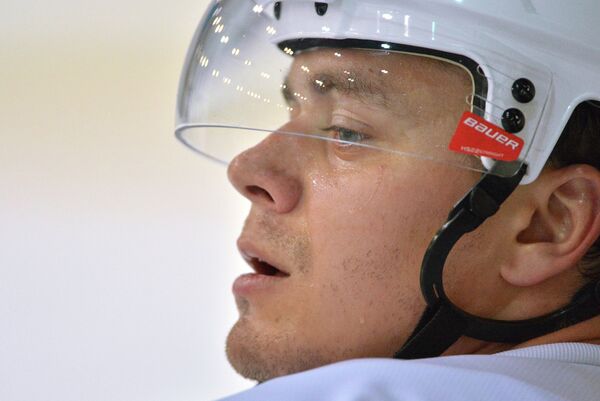 Хоккеист сборной Белоруссии и ХК Адмирал Алексей Угаров